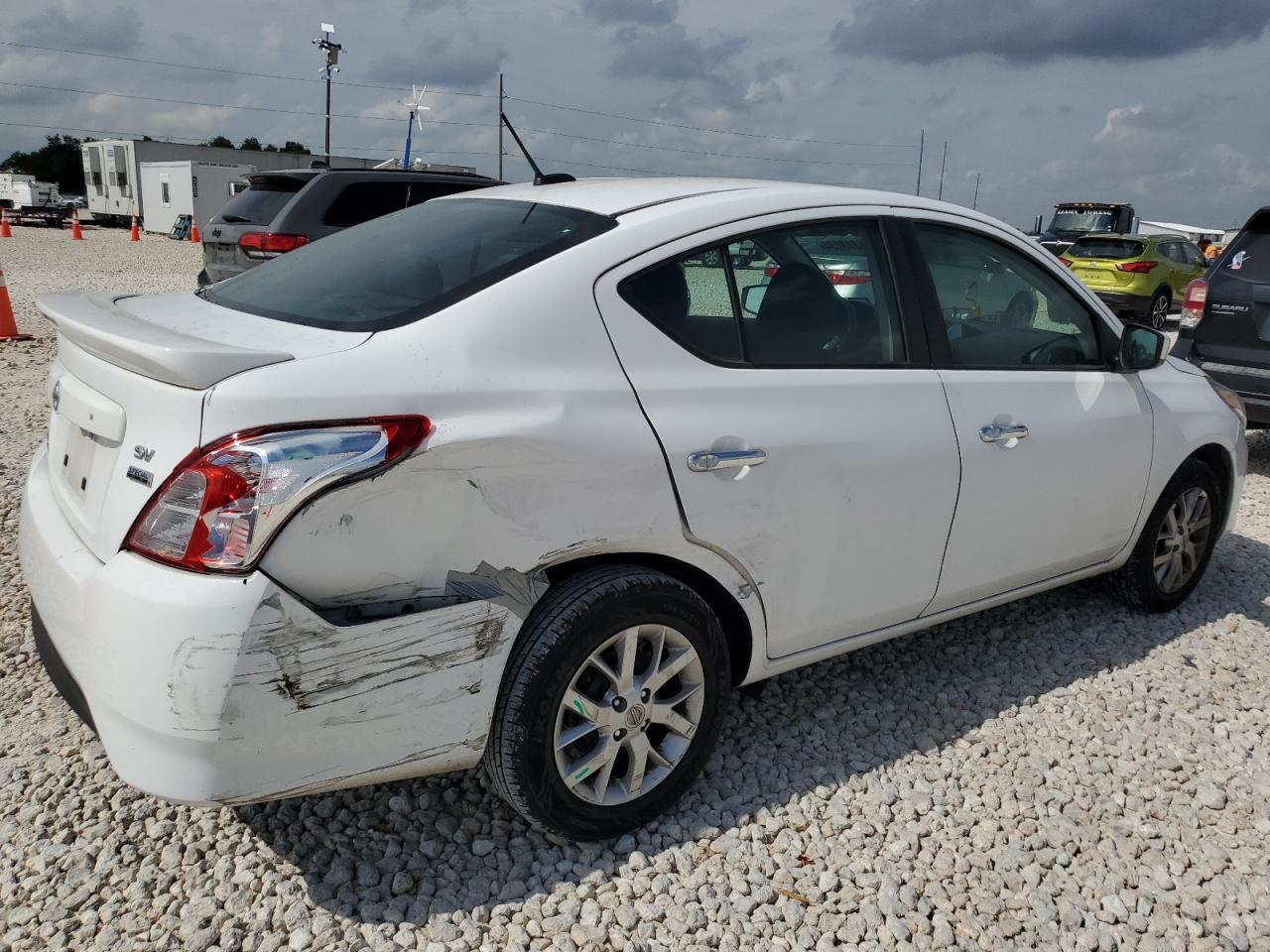 3N1CN7AP0JL876187 2018 Nissan Versa S