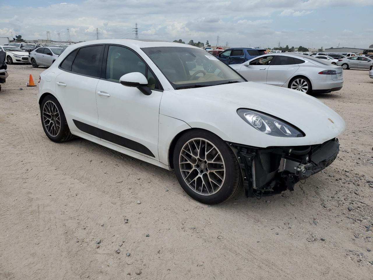 2015 Porsche Macan S vin: WP1AB2A58FLB69564