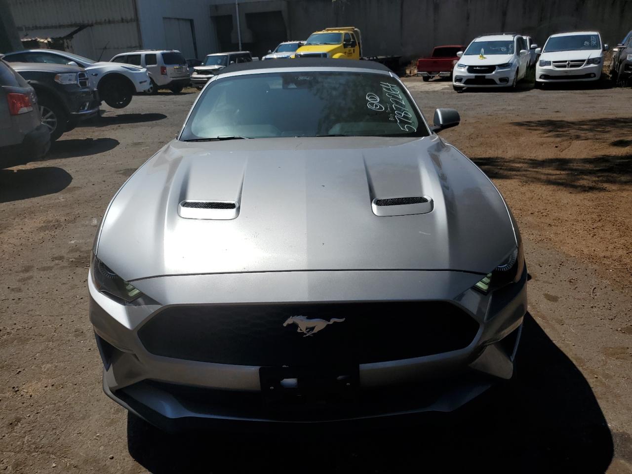 2022 Ford Mustang vin: 1FATP8UH6N5121297