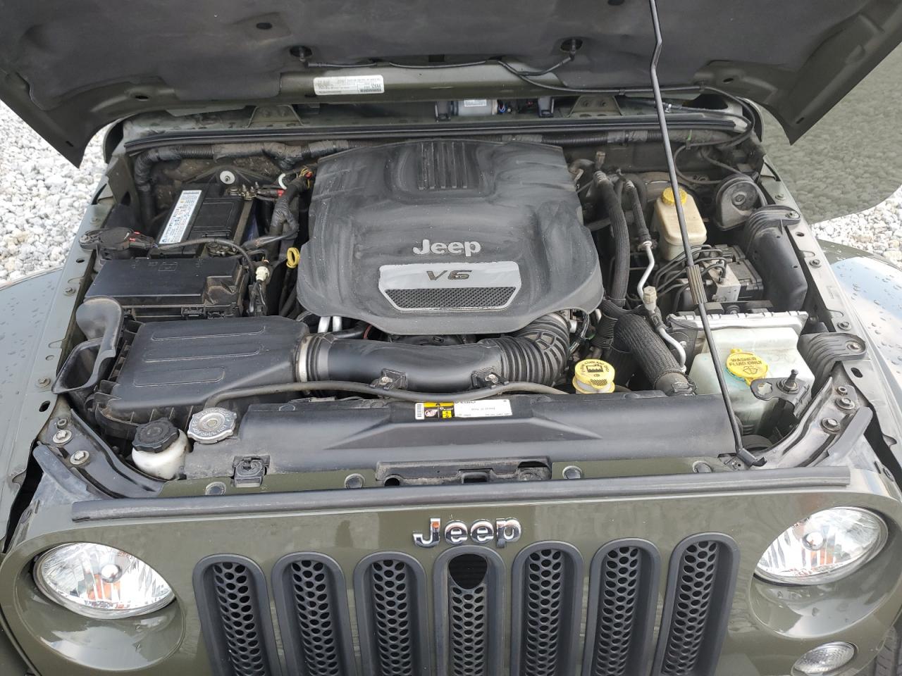 1C4HJWEG9FL753056 2015 Jeep Wrangler Unlimited Sahara