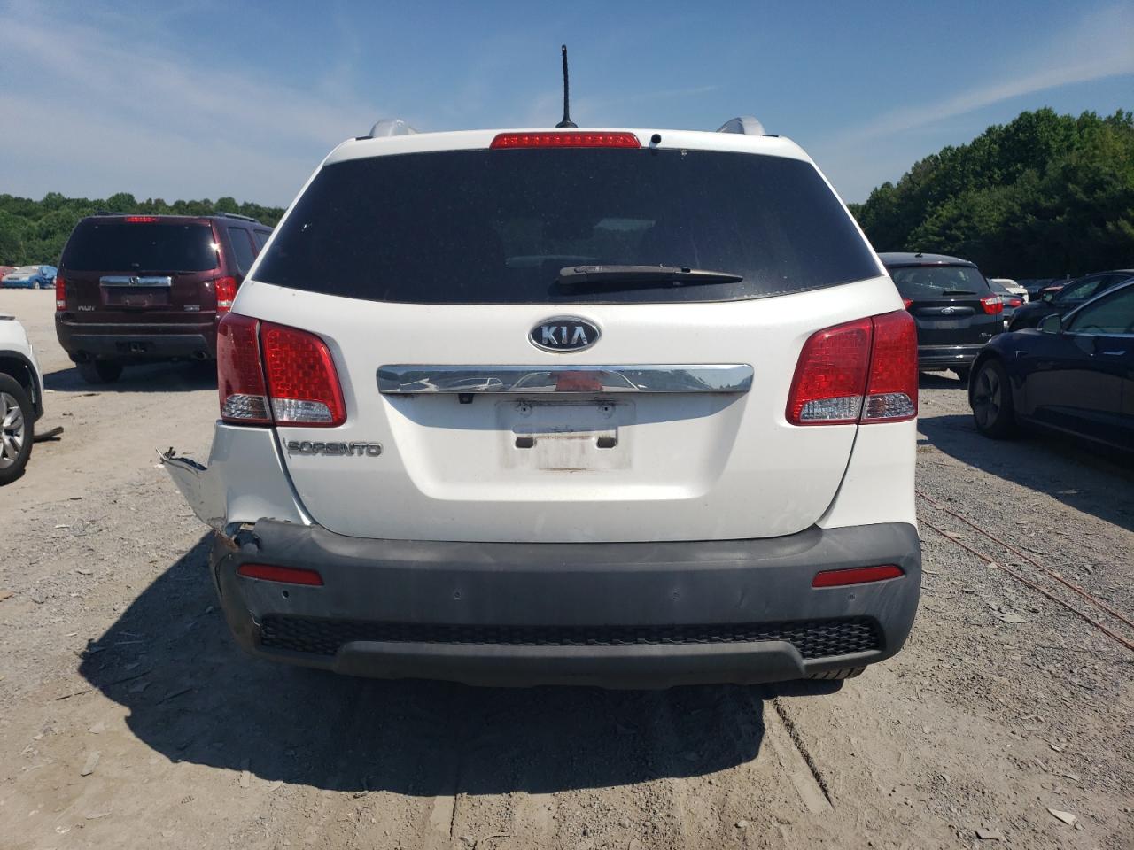 5XYKT3A18BG015528 2011 Kia Sorento Base