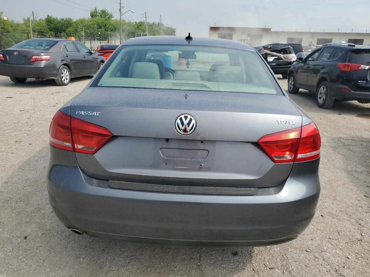 1VWBN7A30DC025865 2013 Volkswagen Passat Se