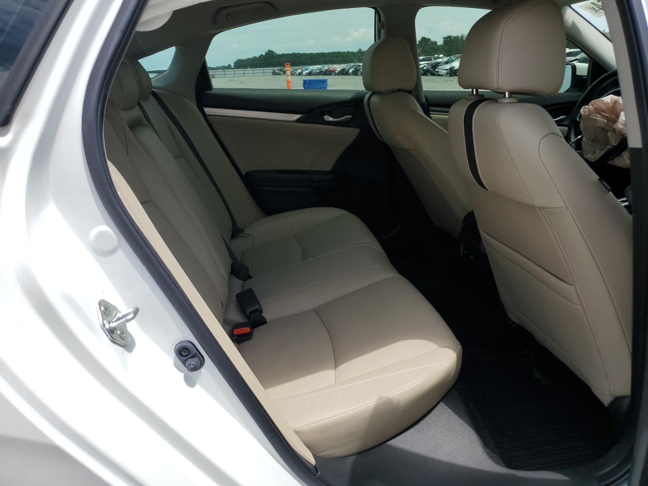 JHMFC1F93KX000340 2019 Honda Civic Touring