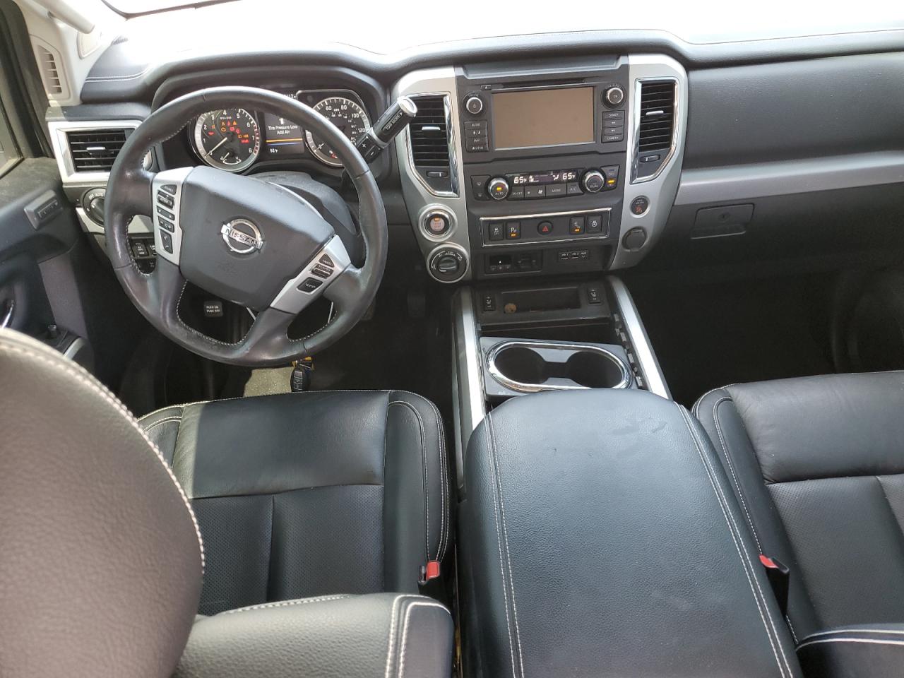 1N6AA1E54KN532060 2019 Nissan Titan Sv