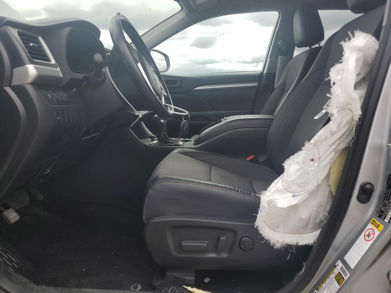 5TDBZRFH2JS856687 2018 Toyota Highlander Le