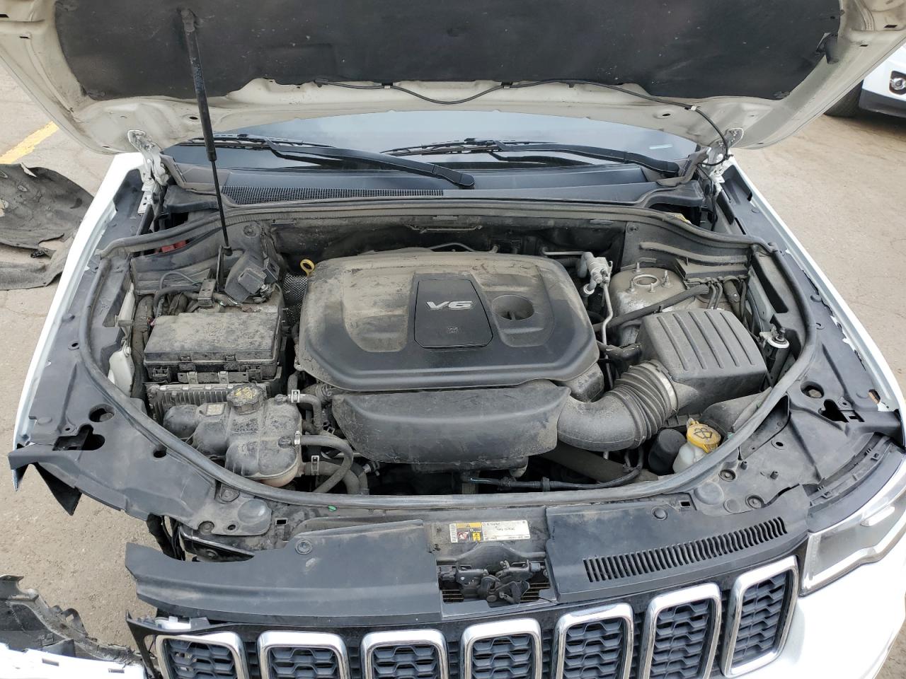 1C4RJFAG6JC502918 2018 Jeep Grand Cherokee Laredo