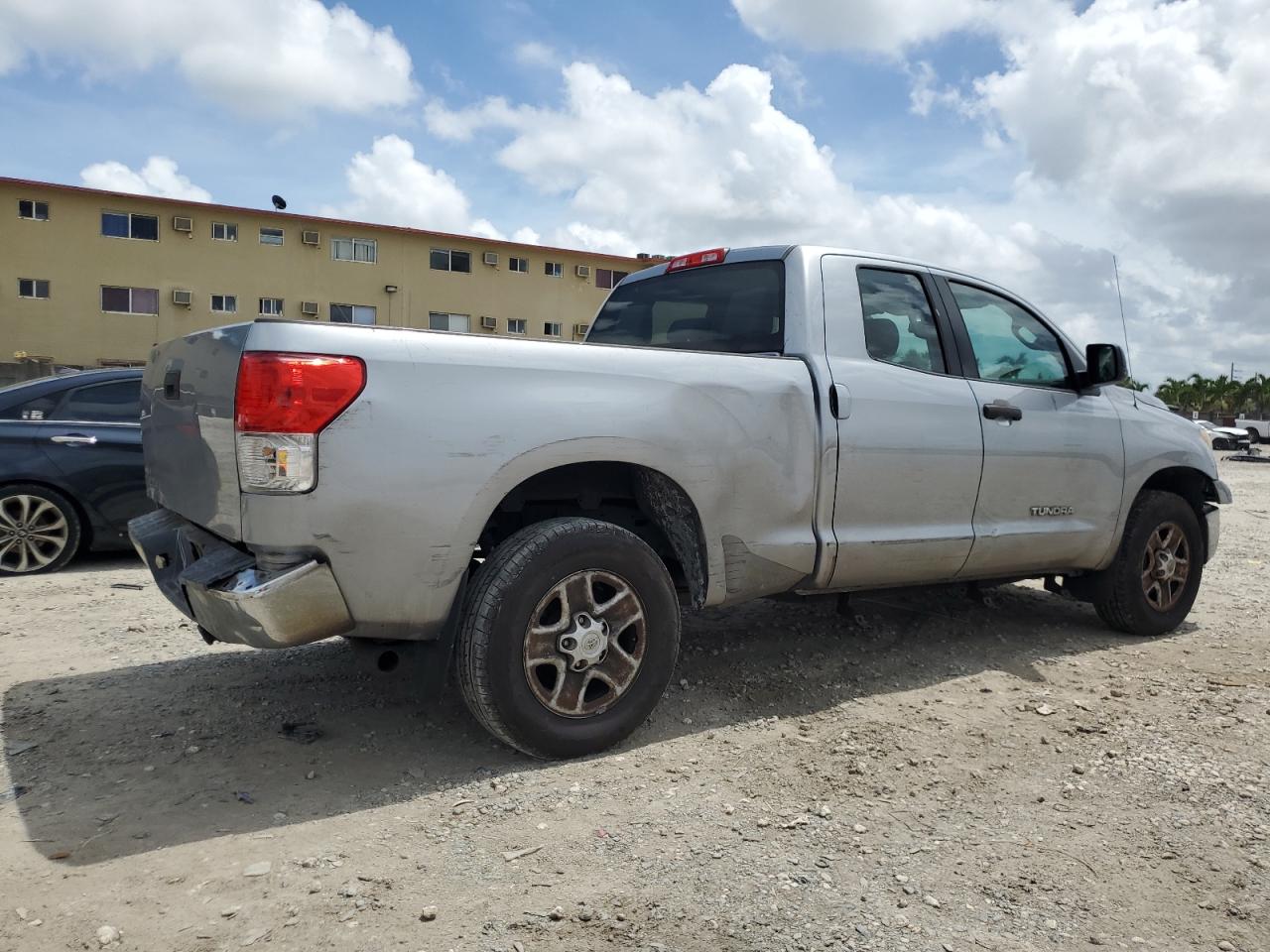 2013 Toyota Tundra Double Cab Sr5 vin: 5TFRU5F17DX028948