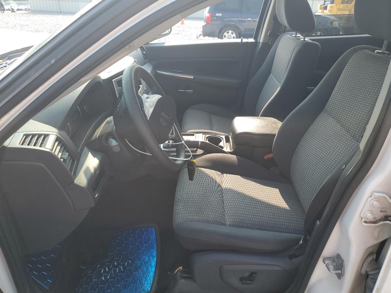 1J4PR4GK7AC148661 2010 Jeep Grand Cherokee Laredo