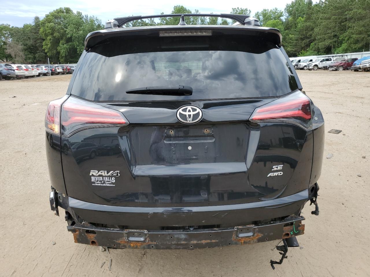 JTMJFREV7GJ070465 2016 Toyota Rav4 Se