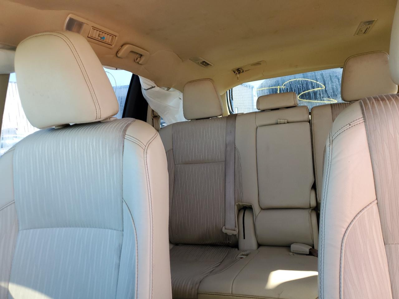 5TDZKRFH2FS107012 2015 Toyota Highlander Le