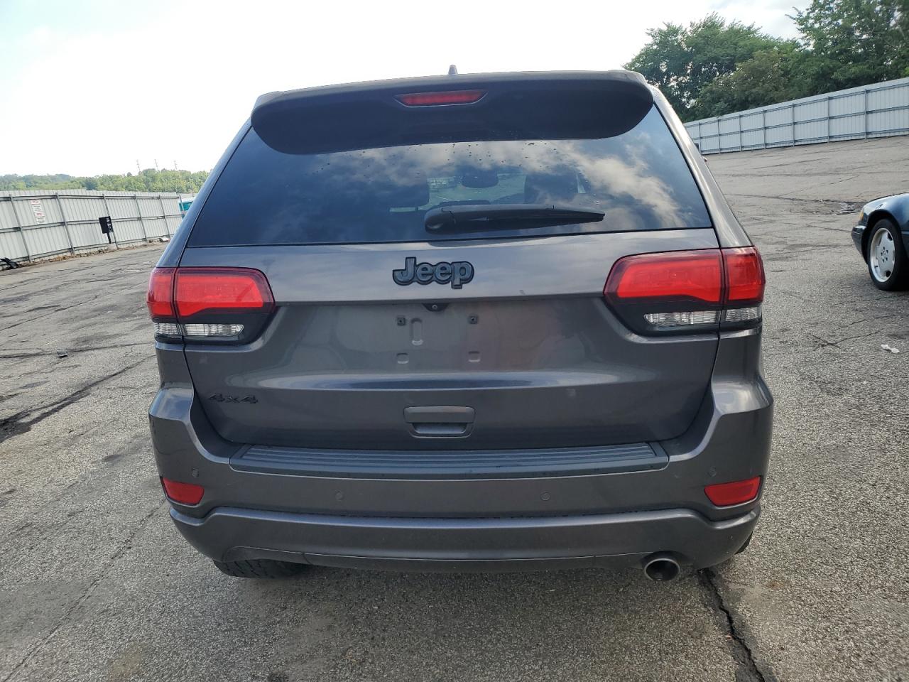 1C4RJFAG9KC565433 2019 Jeep Grand Cherokee Laredo