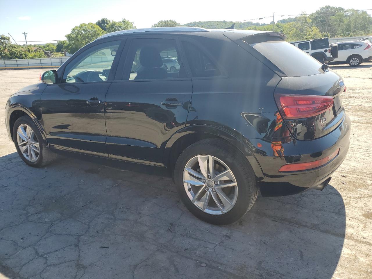 WA1BCCFS5HR015573 2017 Audi Q3 Premium