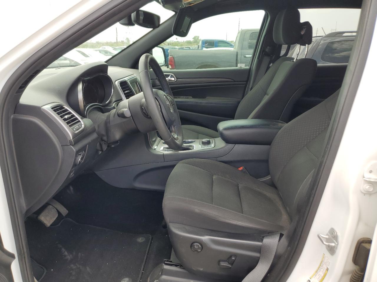 1C4RJFAG4KC784249 2019 Jeep Grand Cherokee Laredo