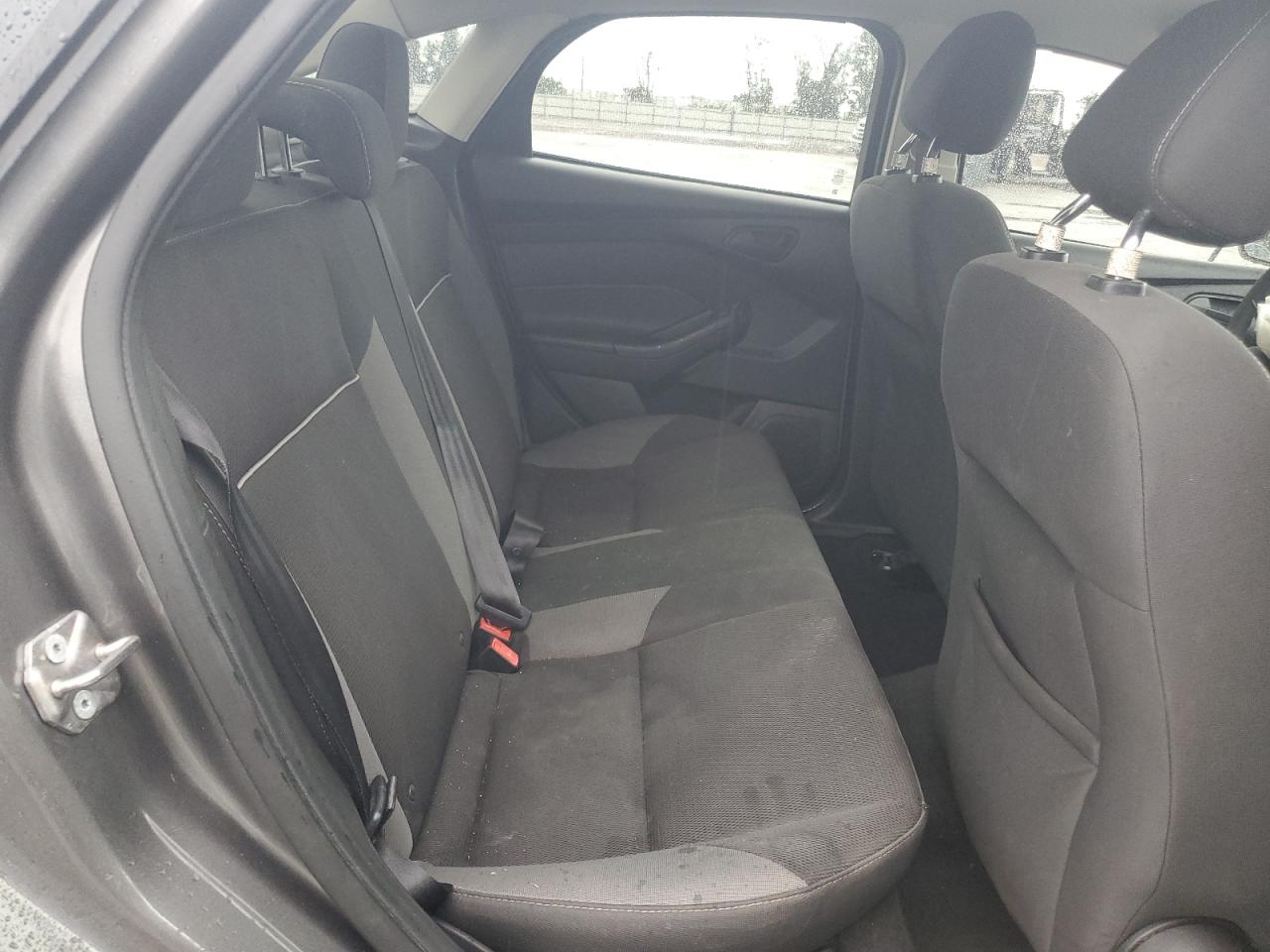 1FAHP3F20CL337639 2012 Ford Focus Se