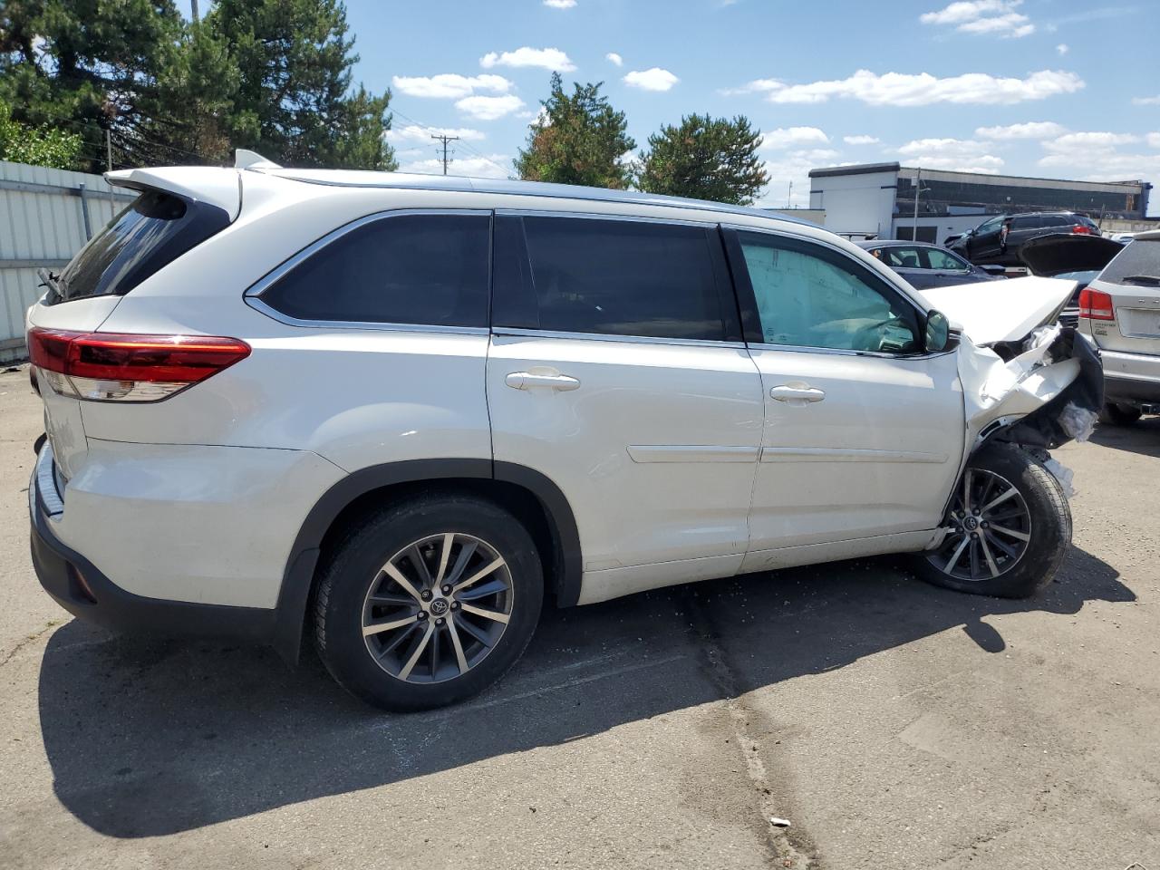 5TDJZRFH3JS559343 2018 Toyota Highlander Se