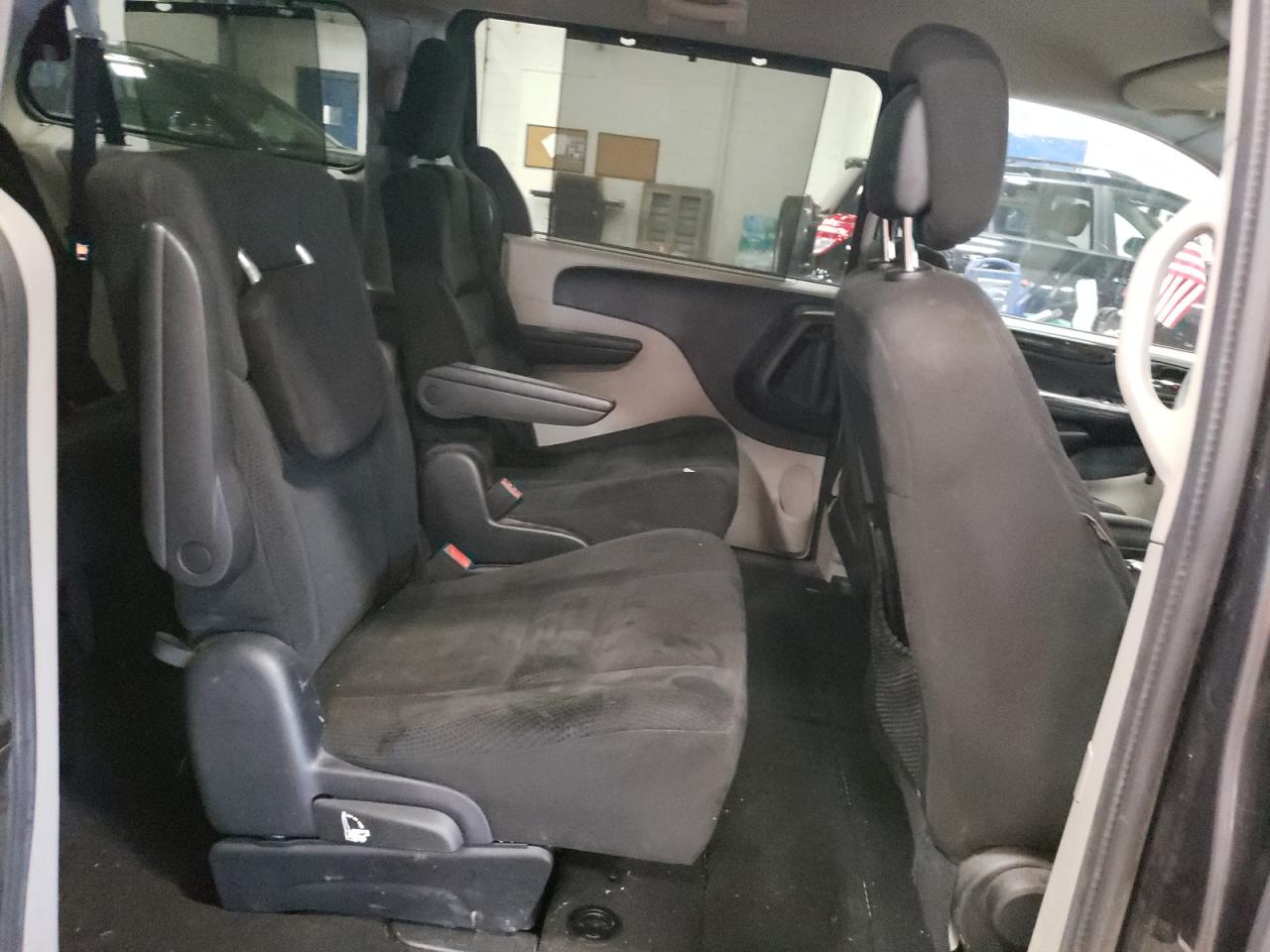 2C4RDGCG2GR327321 2016 Dodge Grand Caravan Sxt