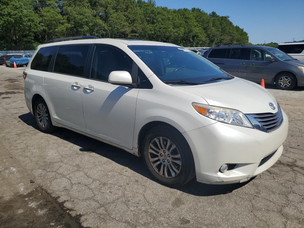 2015 Toyota Sienna Xle vin: 5TDYK3DC7FS556752