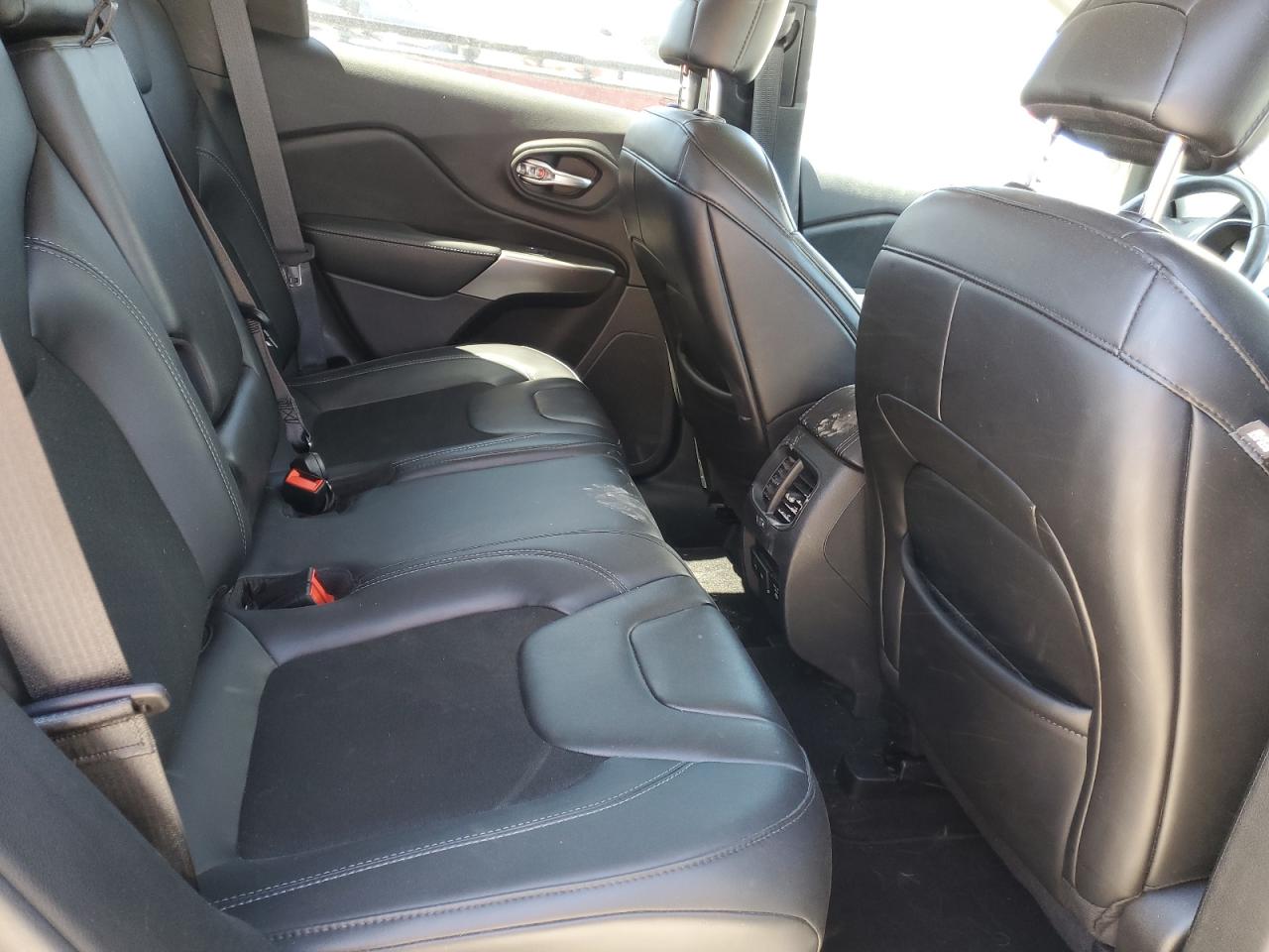 1C4PJMLX1KD488916 2019 Jeep Cherokee Latitude Plus