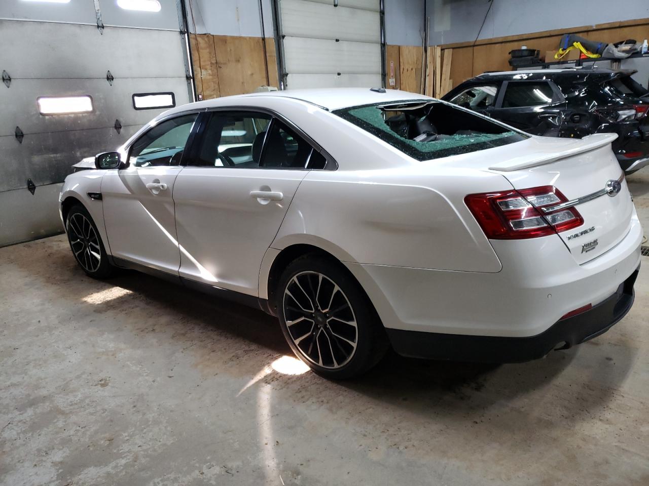 1FAHP2KT2HG138939 2017 Ford Taurus Sho