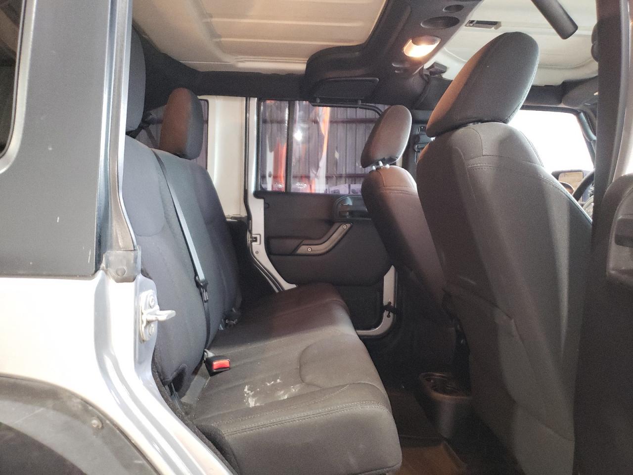 1C4BJWDG8FL717799 2015 Jeep Wrangler Unlimited Sport