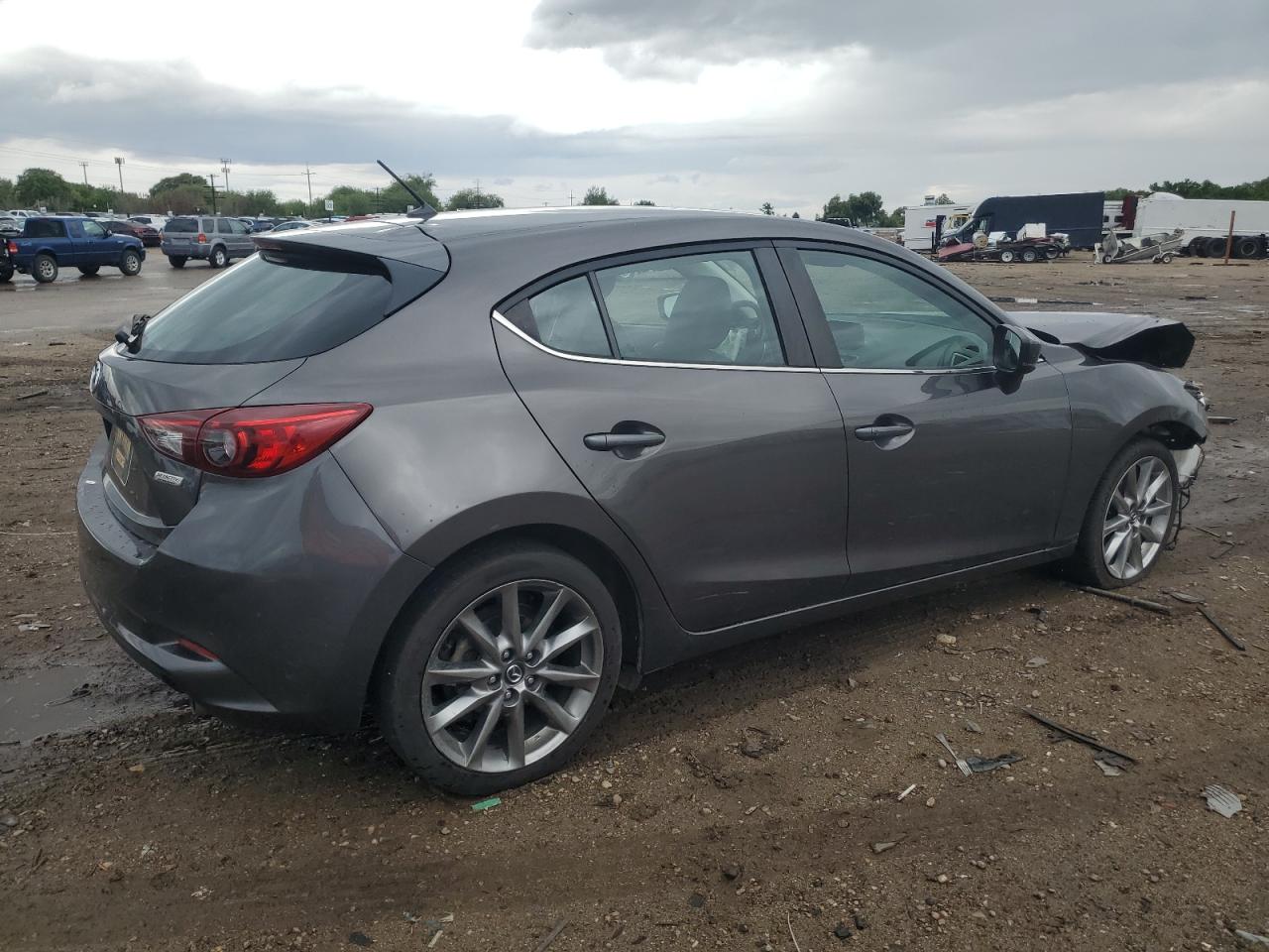 2018 Mazda 3 Touring vin: 3MZBN1L34JM166281