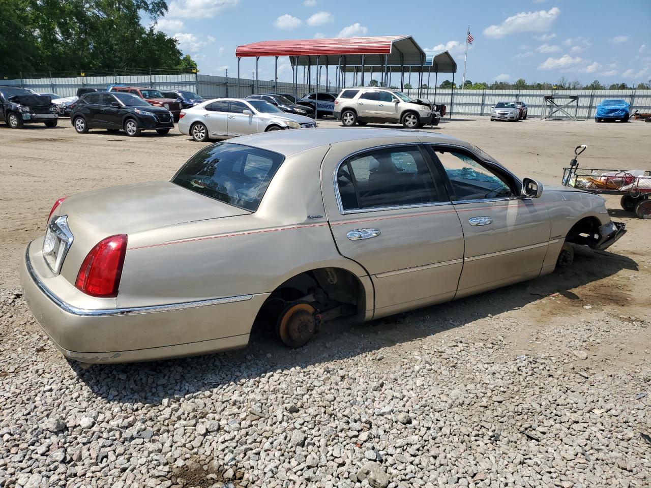 1LNHM82W12Y629483 2002 Lincoln Town Car Signature