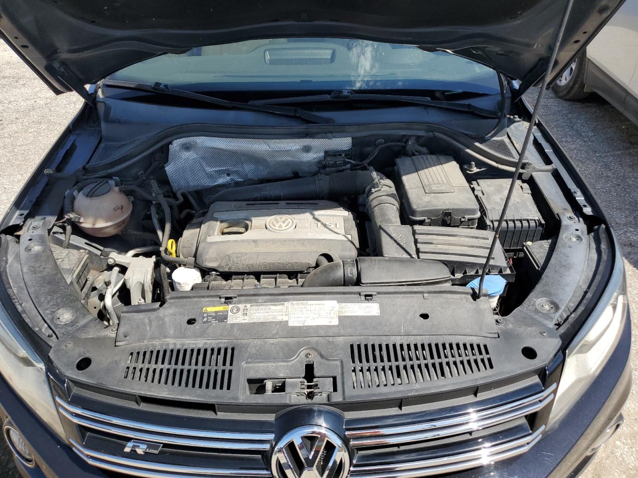 WVGAV7AX9FW600222 2015 Volkswagen Tiguan S