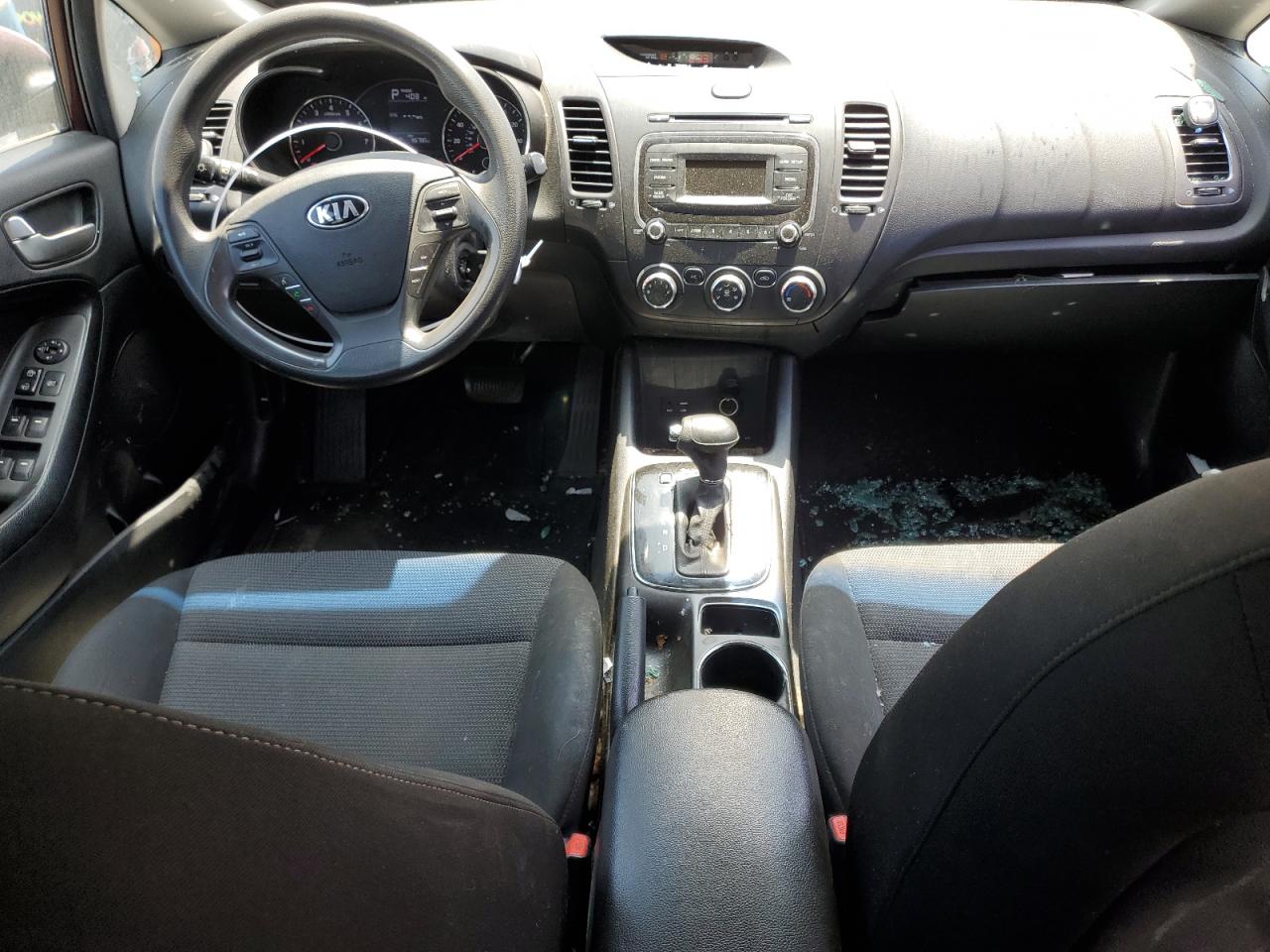 3KPFK4A7XHE045828 2017 Kia Forte Lx