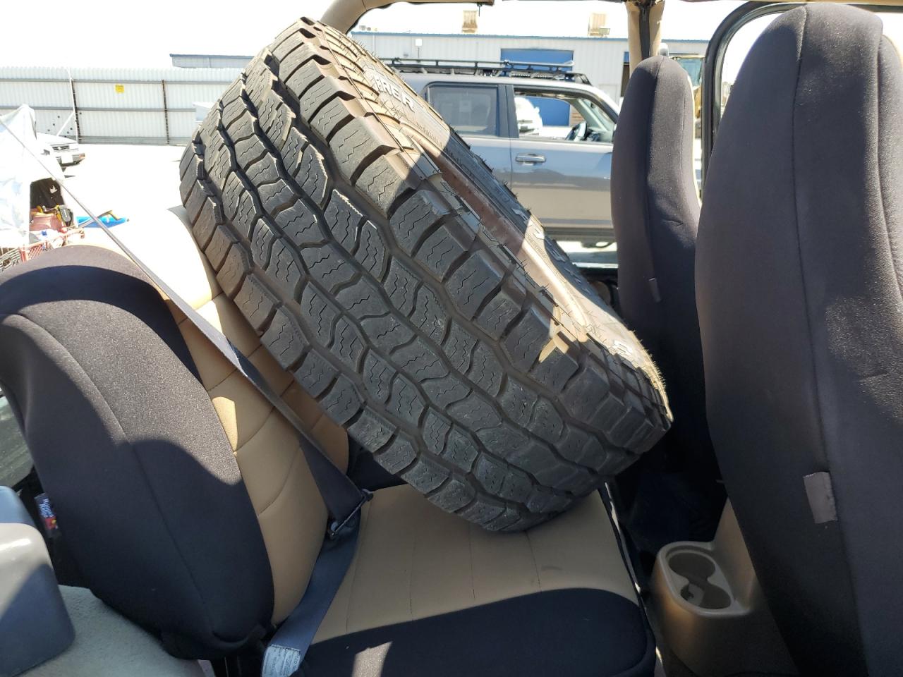 1J4FA59S52P748028 2002 Jeep Wrangler / Tj Sahara