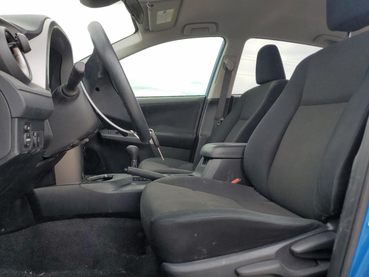 JTMZFREV8HJ141113 2017 Toyota Rav4 Le