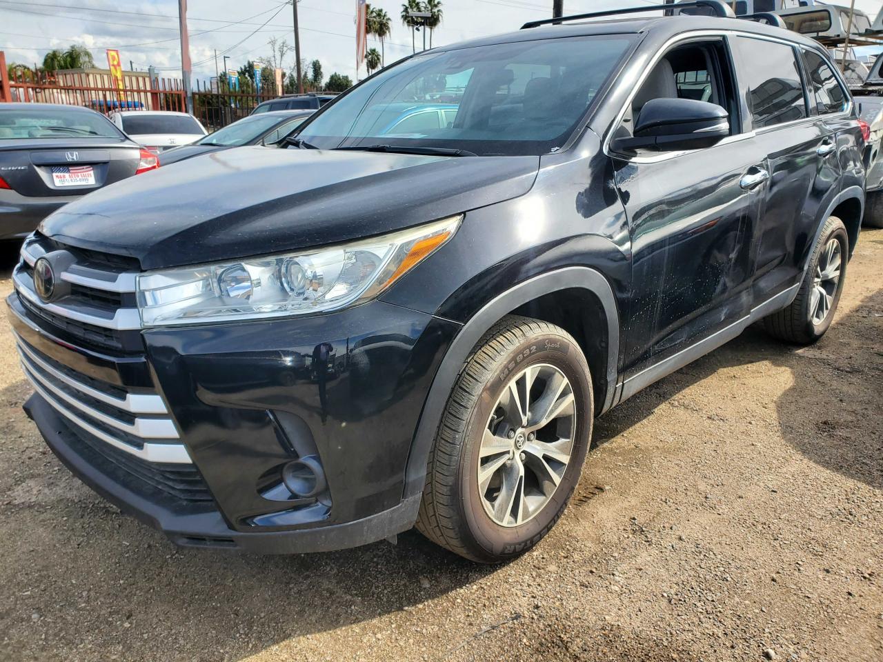 2019 Toyota Highlander Le vin: 5TDZZRFH6KS309325