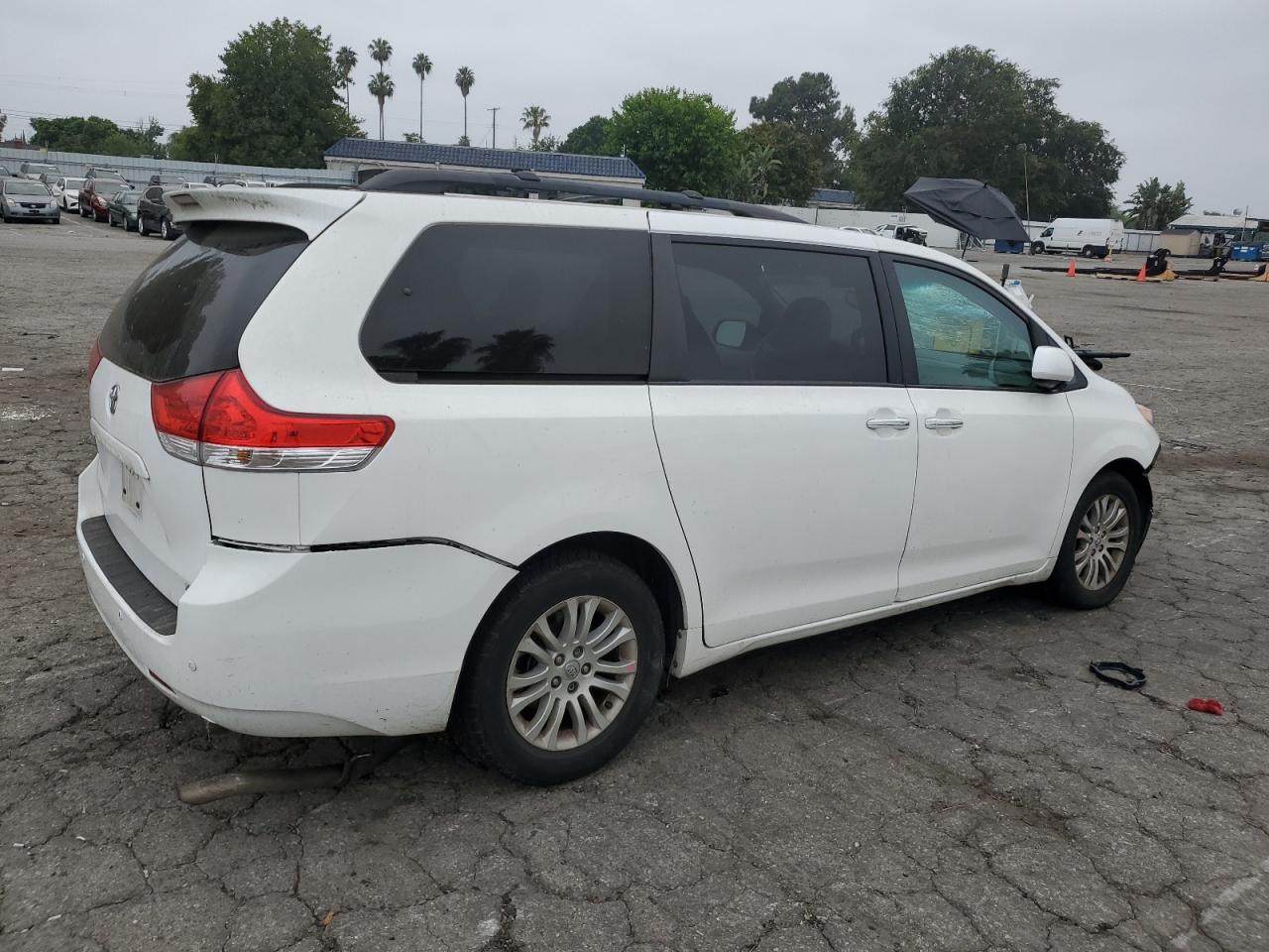 5TDYK3DC3BS061670 2011 Toyota Sienna Xle