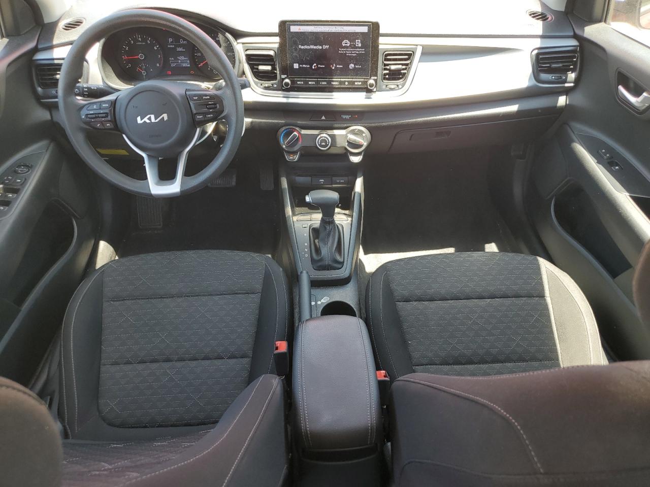3KPA24AD7NE453005 2022 Kia Rio Lx