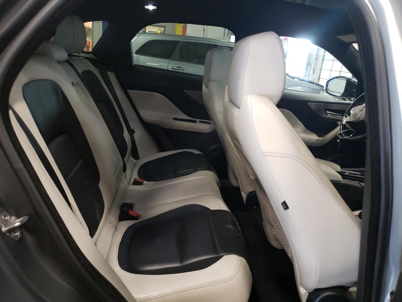 SADCM2FV4JA289416 2018 Jaguar F-Pace S