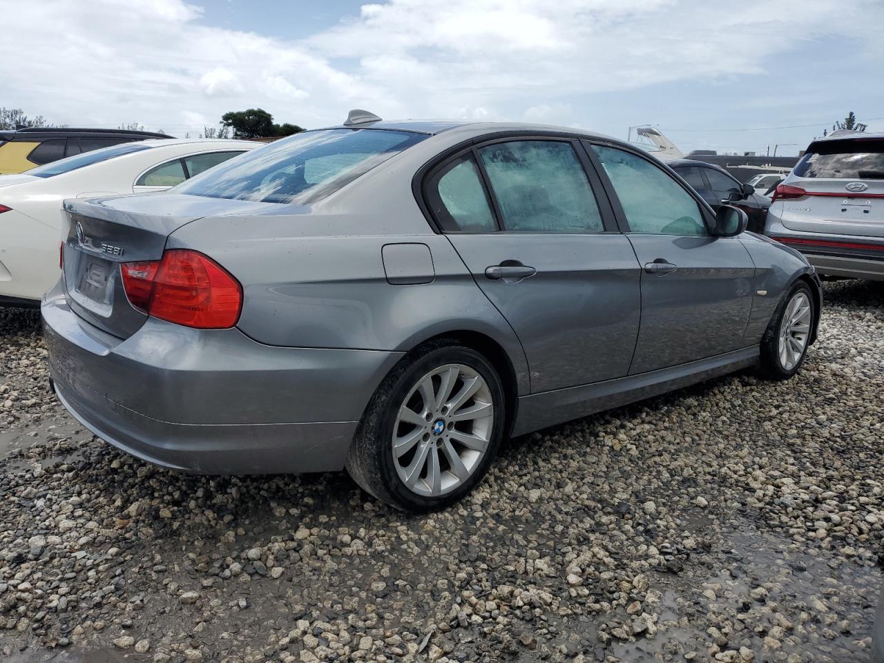 WBAPH7G51BNN06490 2011 BMW 328 I