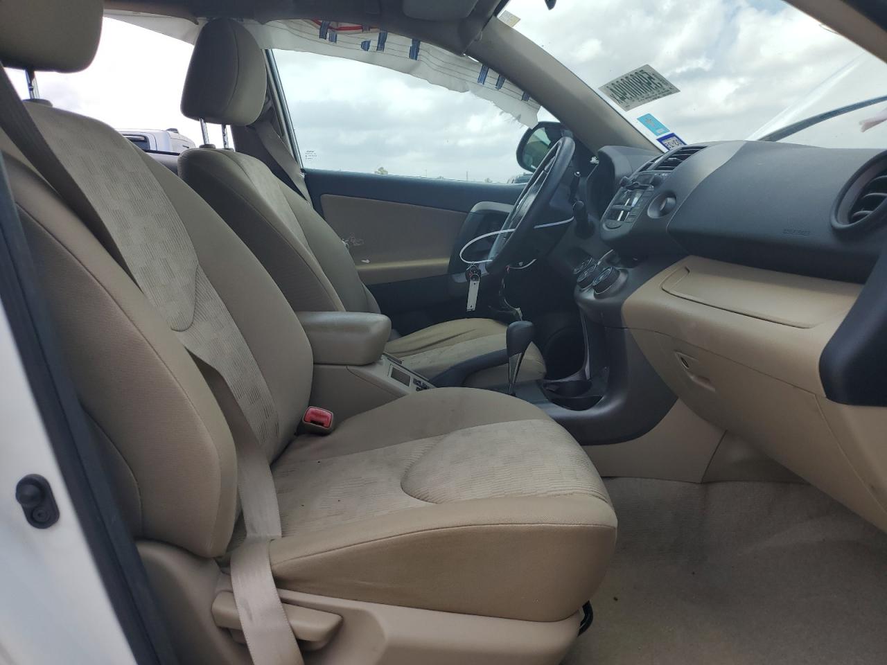 2T3ZF4DV0BW056215 2011 Toyota Rav4