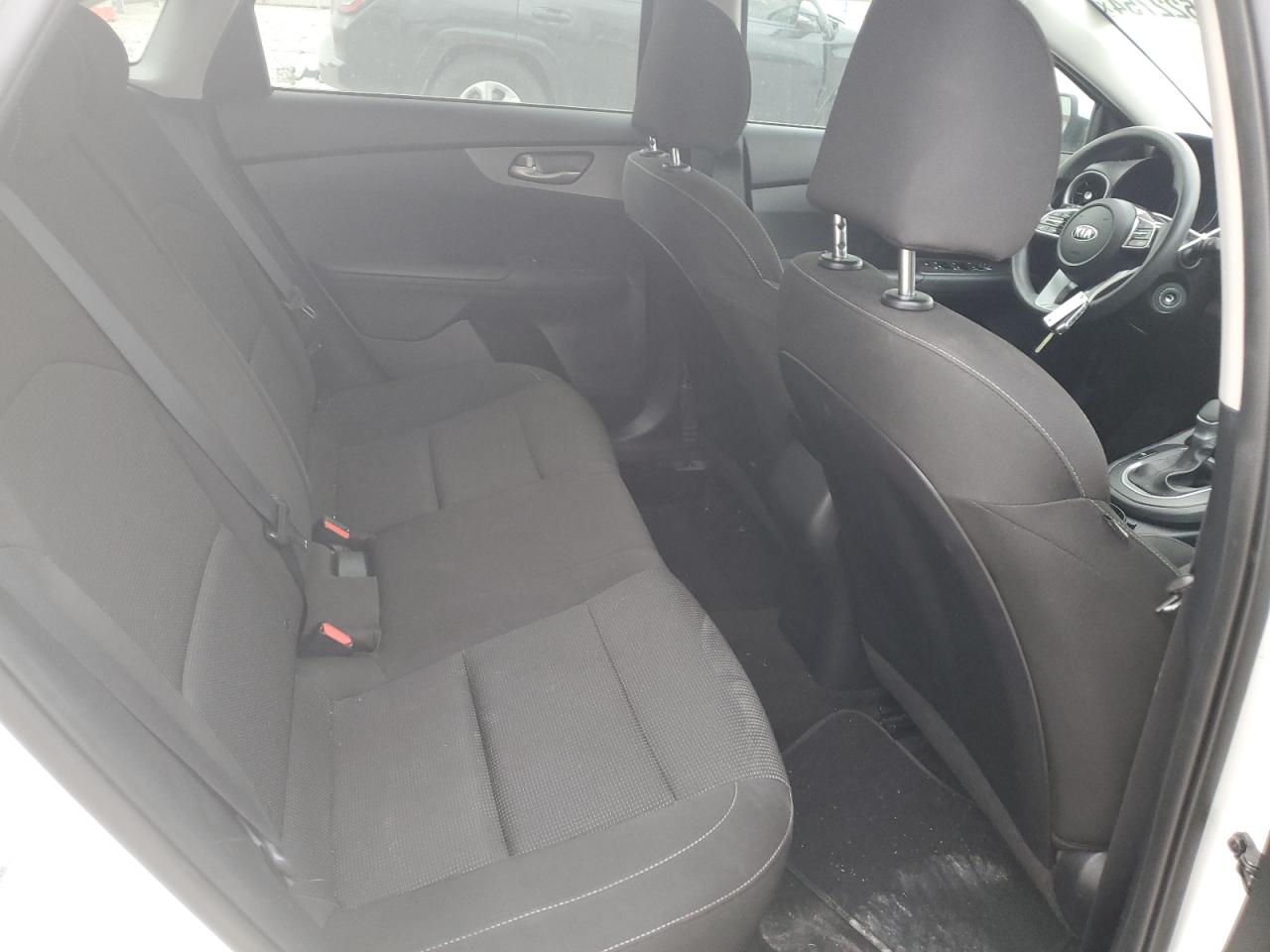 3KPF24ADXME272498 2021 Kia Forte Fe