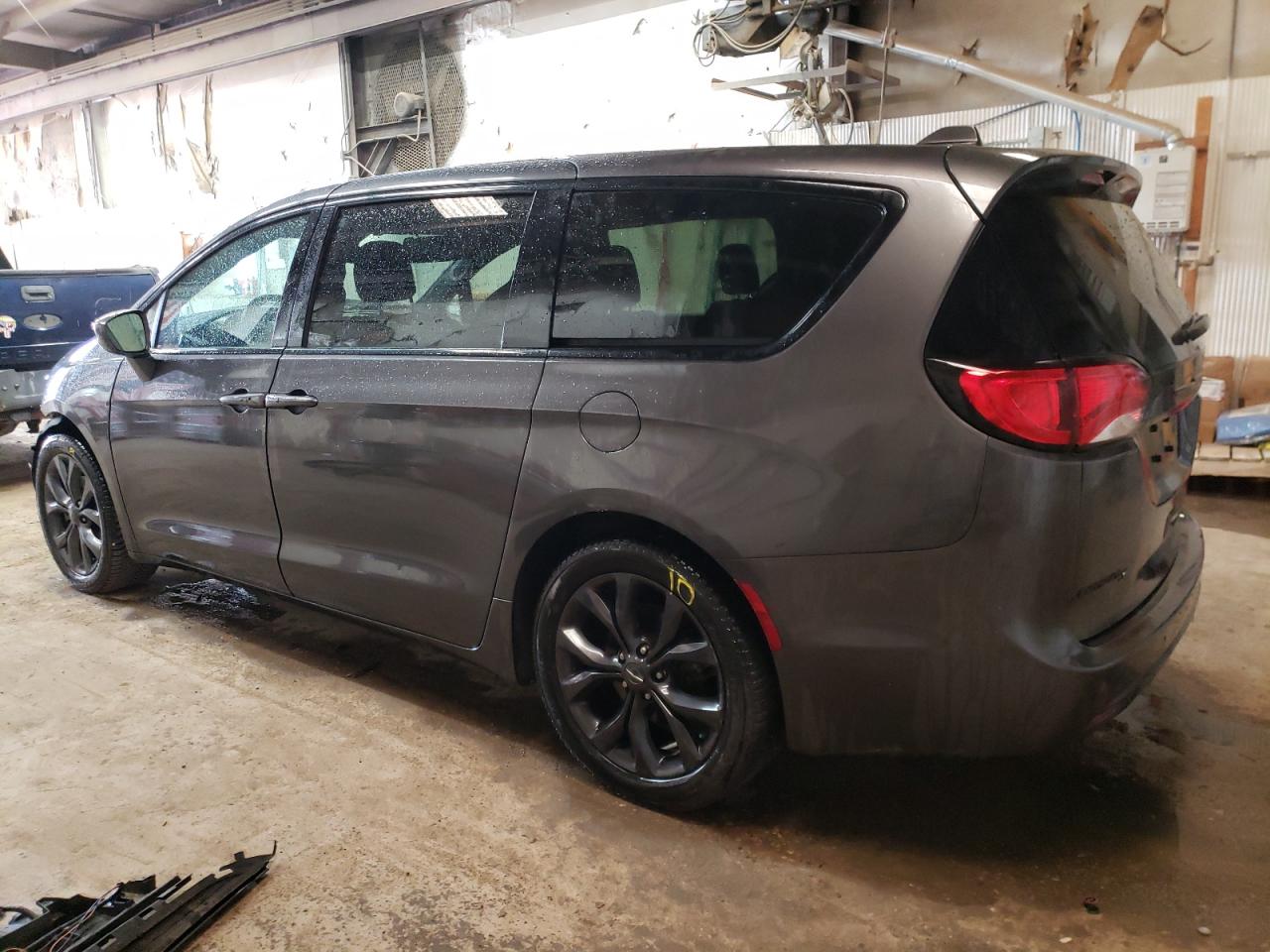 2019 Chrysler Pacifica Touring Plus vin: 2C4RC1FG4KR738157