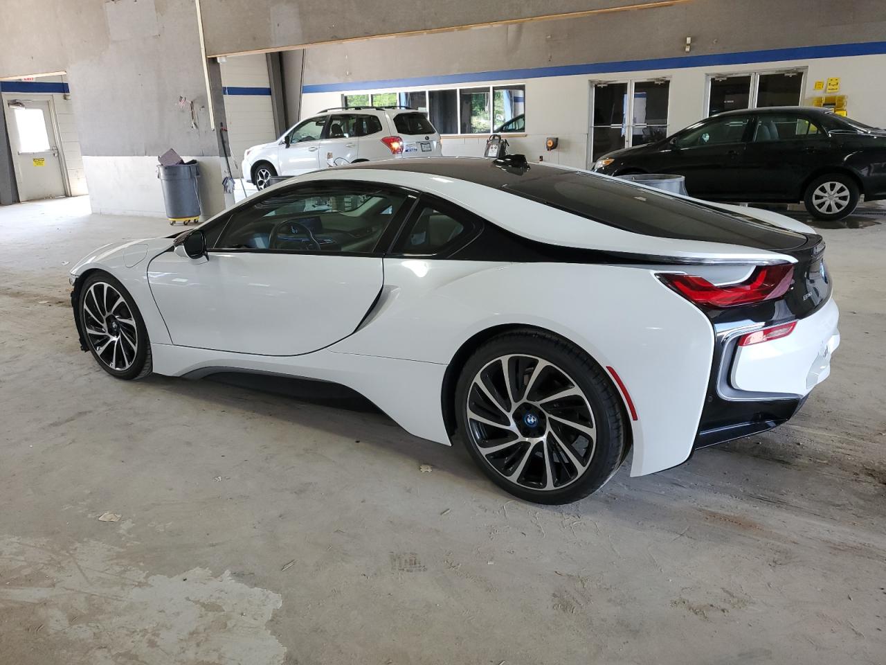 BMW I8