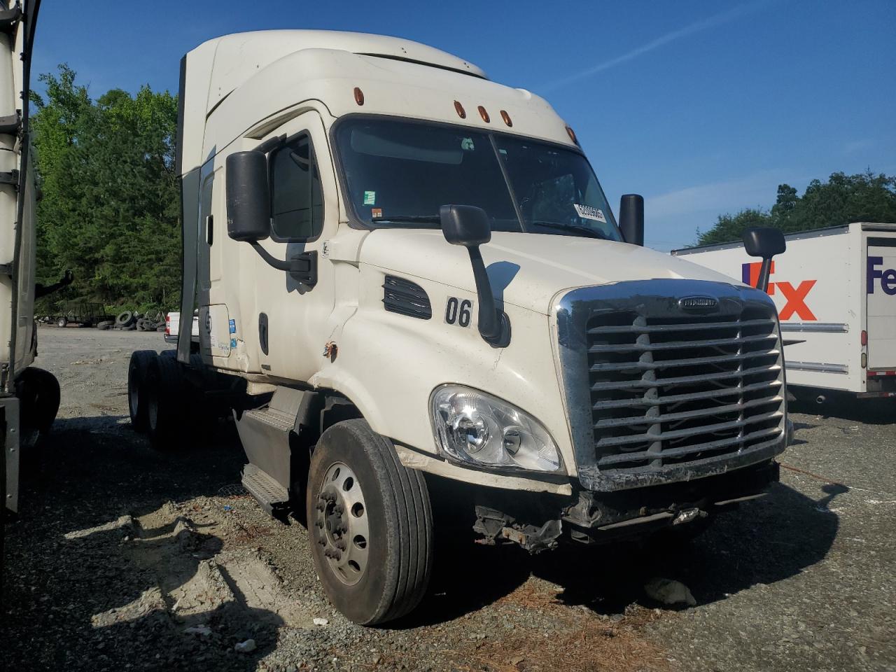 Lot #3311466249 2018 FREIGHTLINER CASCADIA 1