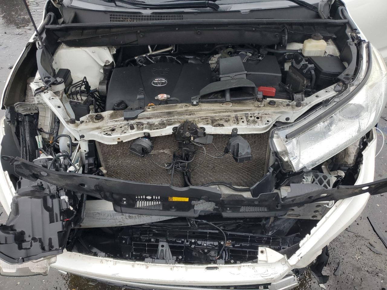 TOYOTA HIGHLANDER SE