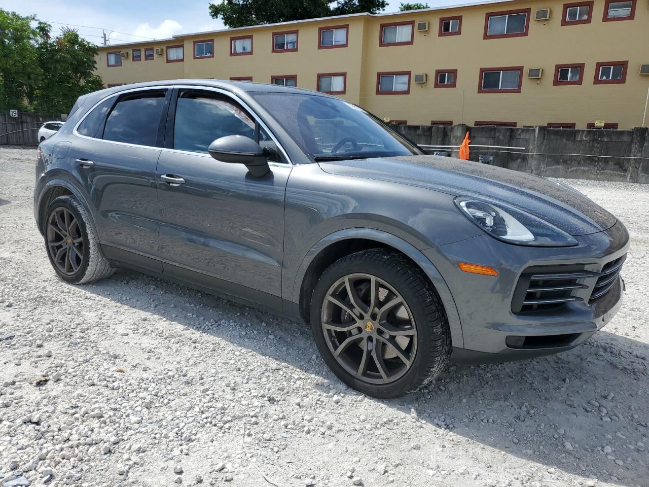 PORSCHE CAYENNE BASE
