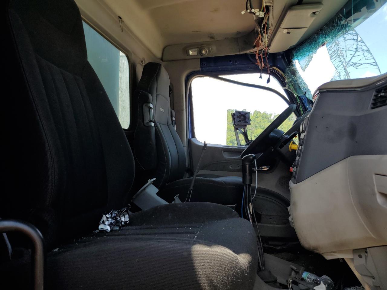 Lot #3255474446 2018 PETERBILT 567