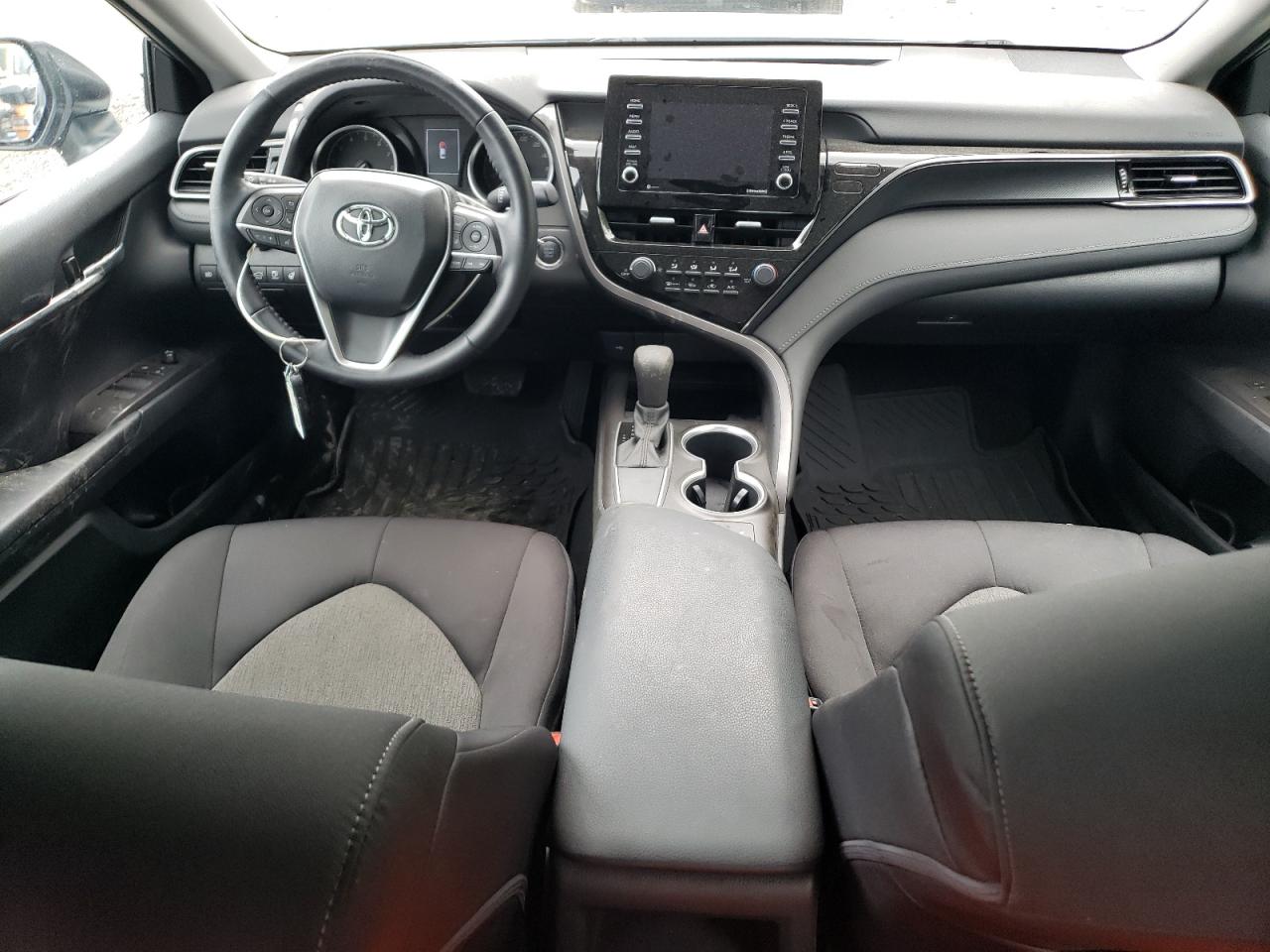 Toyota Camry le 2021