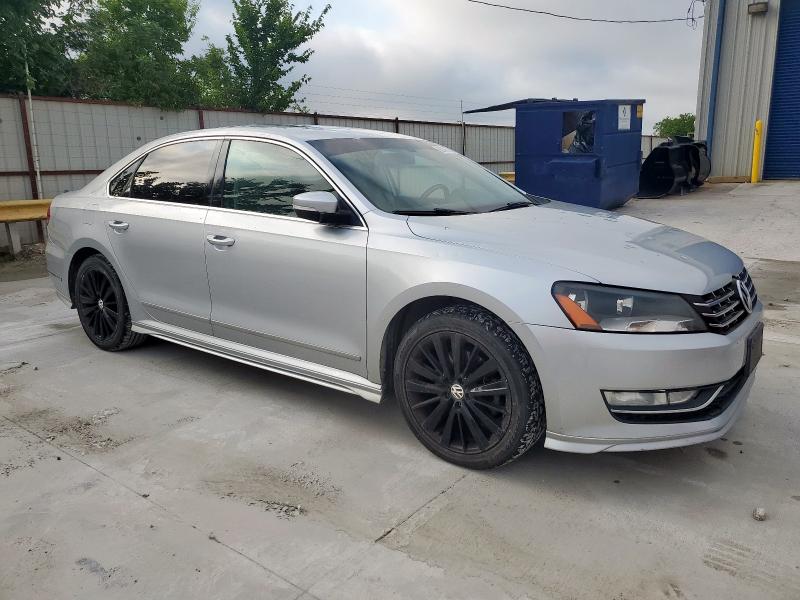 2015 VOLKSWAGEN PASSAT SEL 1VWCM7A36FC117203