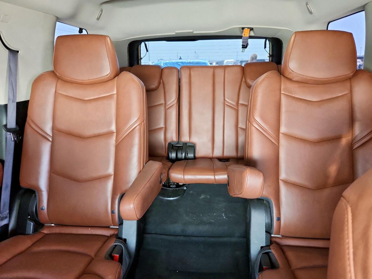 CADILLAC ESCALADE LUXURY