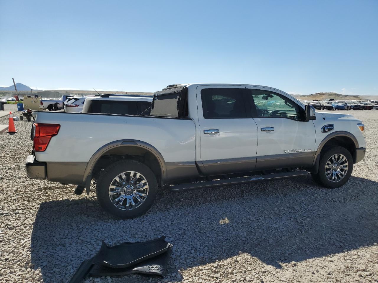NISSAN TITAN SL