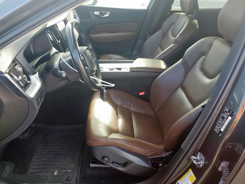 2018 VOLVO XC60 T5 - LYV102RK3JB097400