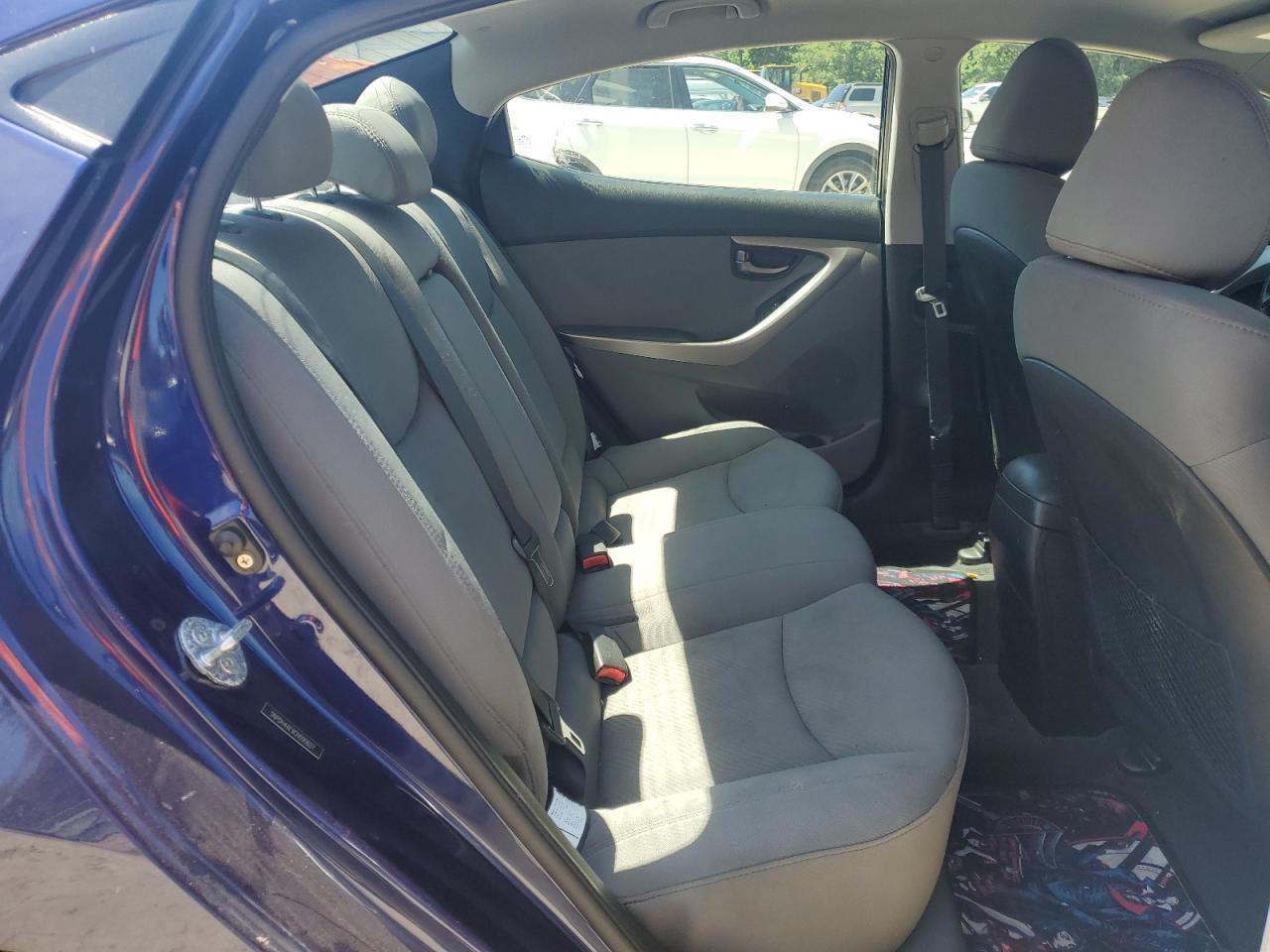 Hyundai Elantra gl 2012
