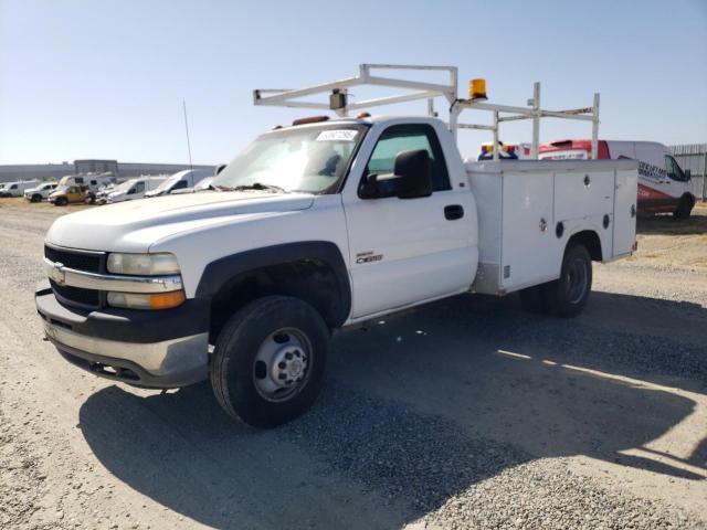 CHEVROLET SILVERADO 2002 white chassis diesel 1GBJC34172E153131 photo #1